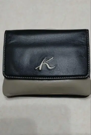 K 두겹 지갑 블랙과 베이지