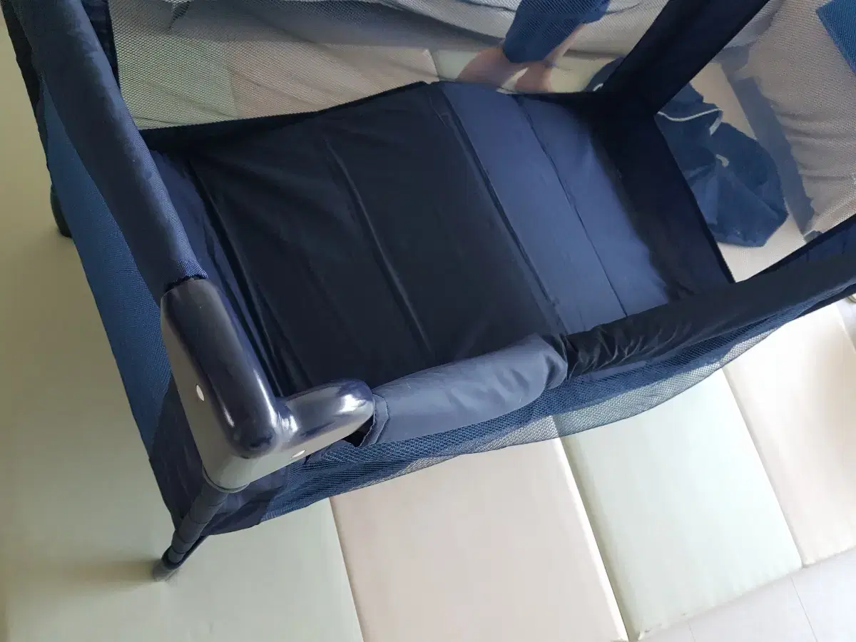 프랑스제조 2회사용 그라코 아기침대 온더고 팩앤플레이 아기 침대