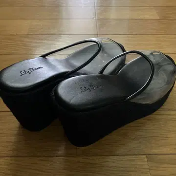 미사용 새상품 릴리 브라운 샌들