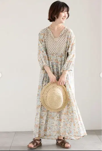 사만다 모스모스 블루 made in India 꽃무늬 원피스 아이보리