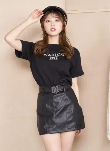 Darich 다리치 DD 로고 자수 티셔츠 블랙