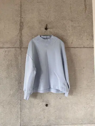 종이상자 하이넥 풀오버 티셔츠