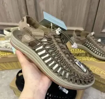 KEEN 브라운 스포츠 샌들 25cm