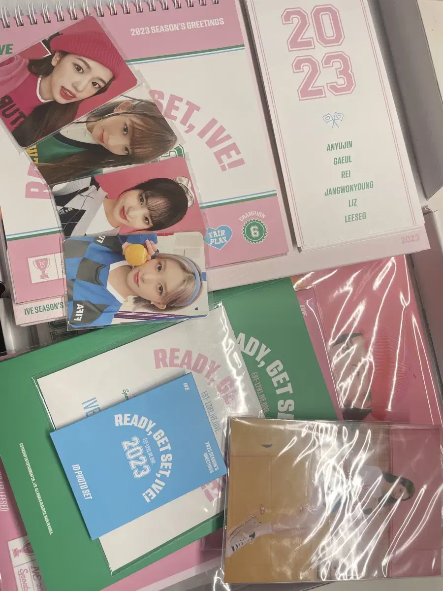 Ive 2023 season's greetings full set including pre-order benefit and poca wts