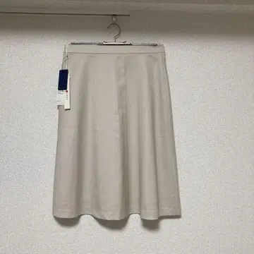 베이지 플레어 미디 스커트 택 포함