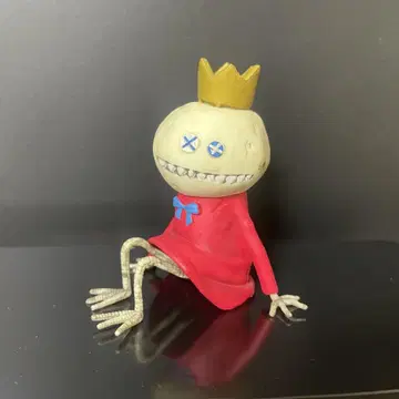요네즈켄시 리틀 킹 피규어 빨간색