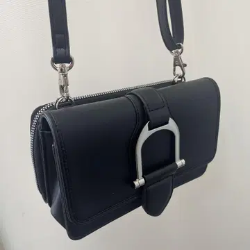 AZUL BY MOUSSY 인조 가죽 메탈 부품 지갑 백