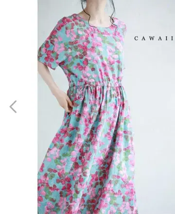 CAWAII S부터 L까지 대응 꽃잎이 흩날리는 린넨풍 미디엄 원피스