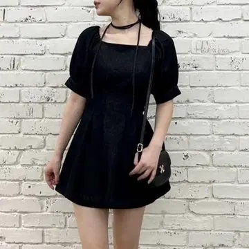 NICE CLAUP 초커가 있는 미니 원피스