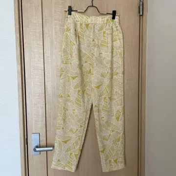 리프 프린트 테이퍼드 팬츠