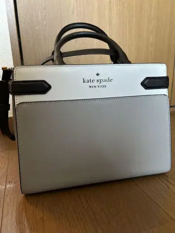 미사용 kate spade 핸드백 그레이/화이트