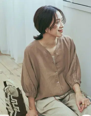 어반 리서치 린넨 드로스트 돌먼 블라우스 카멜 M