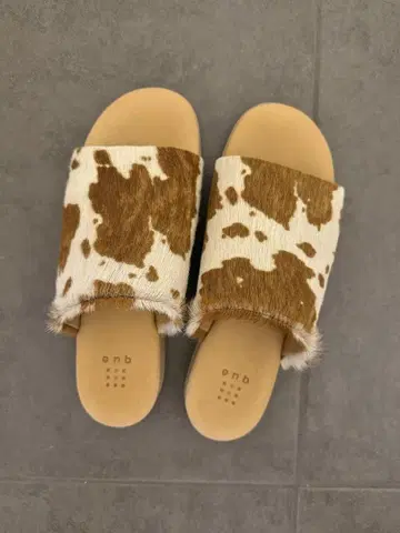 새상품급 que 샌들 24cm