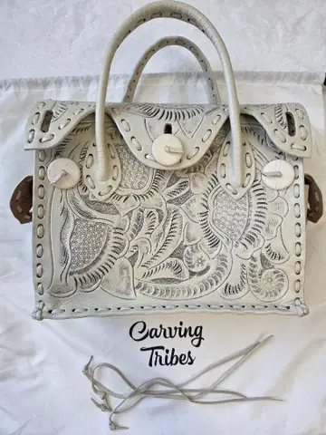 새상품급 Carving Tribes 토트백 S 화이트