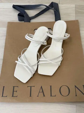 LE TALON 화이트 스트랩 샌들 M 사이즈