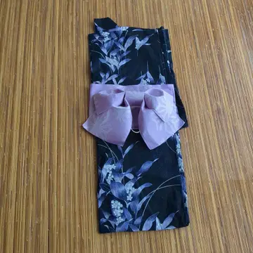 네이비와 보라색 꽃무늬 유카타와 오비 세트
