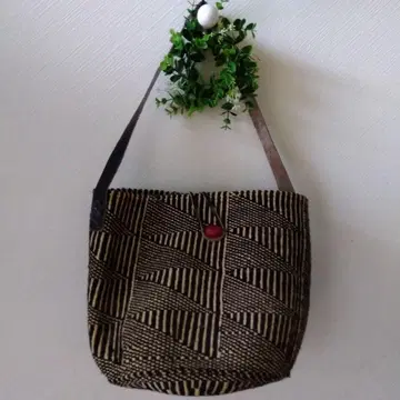 스트라이프 무늬 바스켓백
