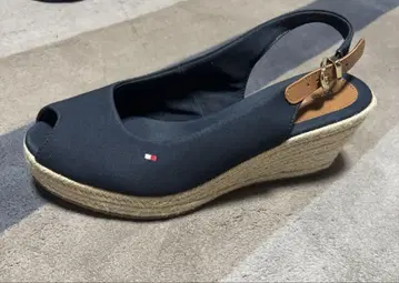 타미힐피거 웨지 샌들 23cm
