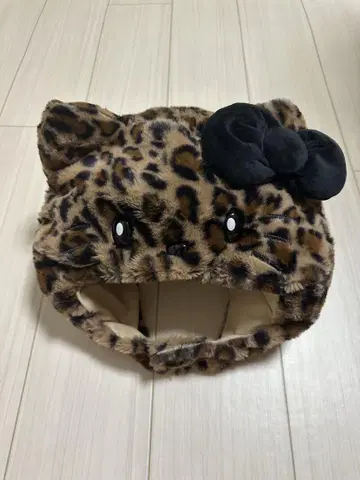 키티 레오파드 무늬 팬 캡 모자