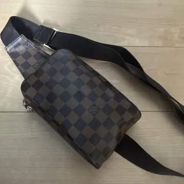 다미에 패턴 무늬 바디백