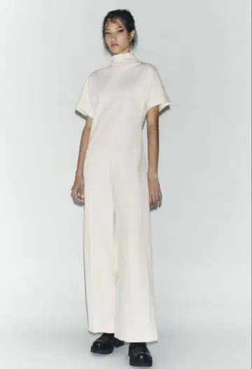 ZARA 크림색 하이넥 올인원