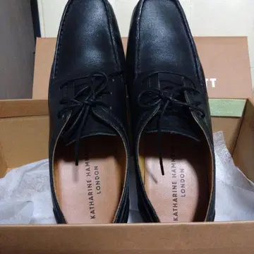 KATHARINE HAMNETT 블랙 가죽 신발 25.5cm