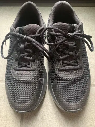 Under Armour 블랙 러닝화