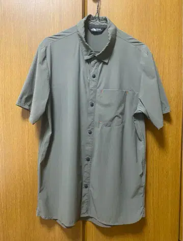 THE NORTH FACE 반팔 셔츠 올리브 그린
