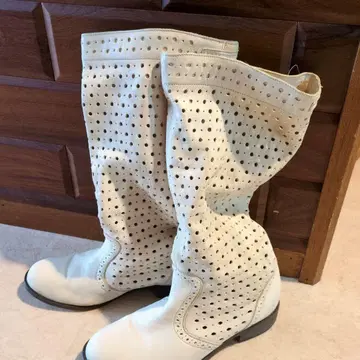 펀칭 부츠