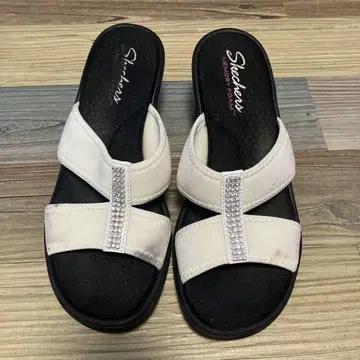 Skechers 화이트 컴포트 샌들