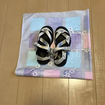 스포츠 샌들 블랙/골드 keen