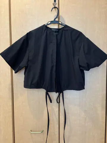 mizuiro ind 블랙 숏 기장 상의