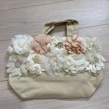 새상품 런치백 비쥬 플라워 미니 토트백