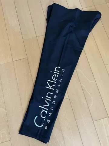 캘빈클라인 퍼포먼스 퀵 드라이 레깅스 7부 소매