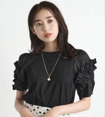 저스길리티 프릴 디자인 슬리브 티셔츠