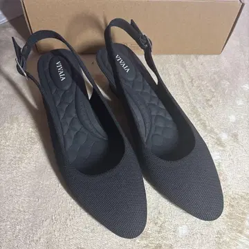 VIVIA 블랙 슬링백 샌들