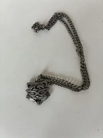 레어 크림 소다 티미 목걸이