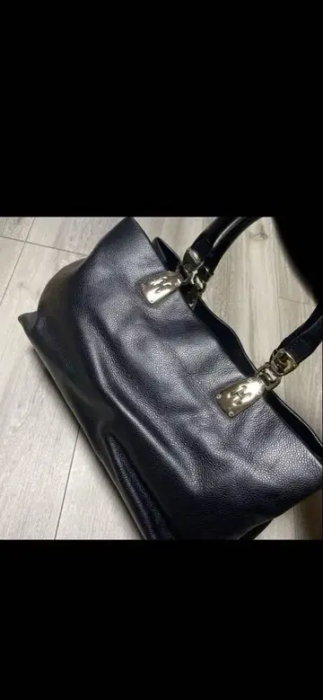 콜한 블랙 핸드백