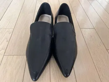 블랙 스틸레토 슬립온
