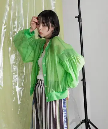 새상품 완판템 시어론 숏 가디건 Eimee Law (에이미 로우)