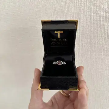 로리 로드킨 고딕 반지