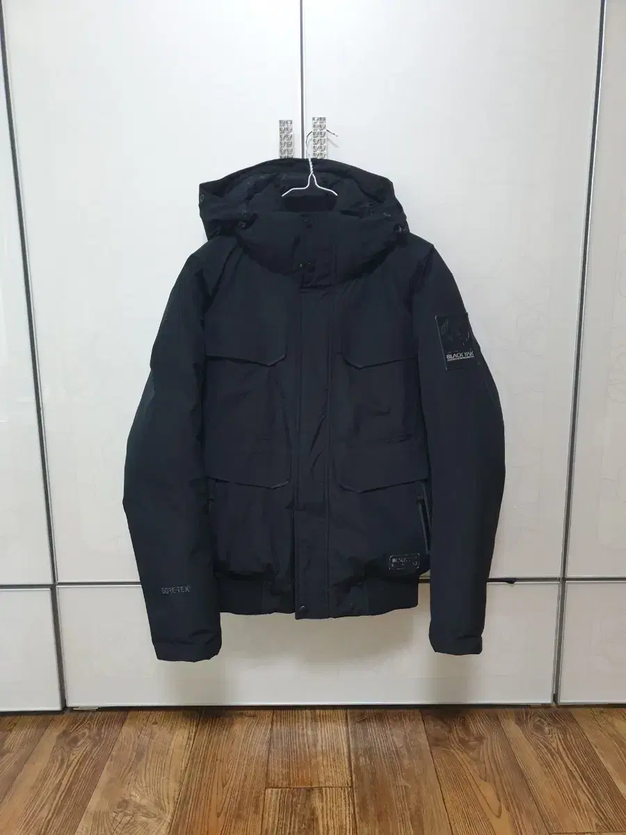 Blackyak Goose Short Padding Men's 95 Gore-Tex, very good condition