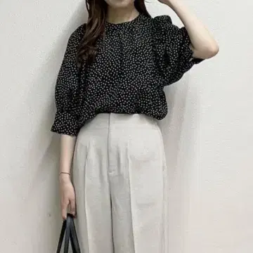 SENSE OF PLACE 앞뒤 2WAY 볼륨 슬리브 블라우스 블랙 도트