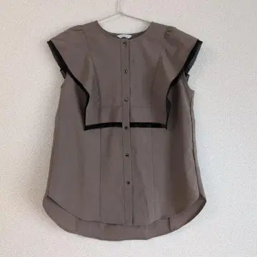 trois 반팔 프릴 셔츠 사이즈 F