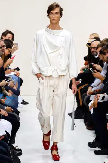 생지 JW ANDERSON 16SS 플리츠 배기 트라우저 사이즈 46
