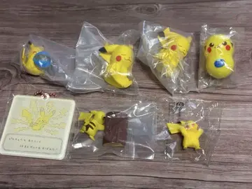 포켓몬 피카츄 피규어, 아크릴 참 세트