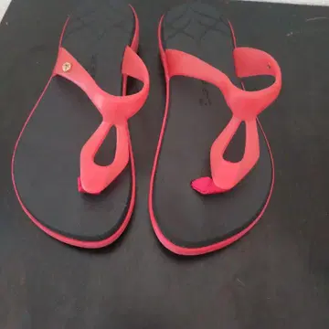 빨간색 플립플랍 샌들, 골드 로고