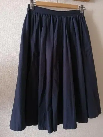 chou chou 네이비 플레어 스커트