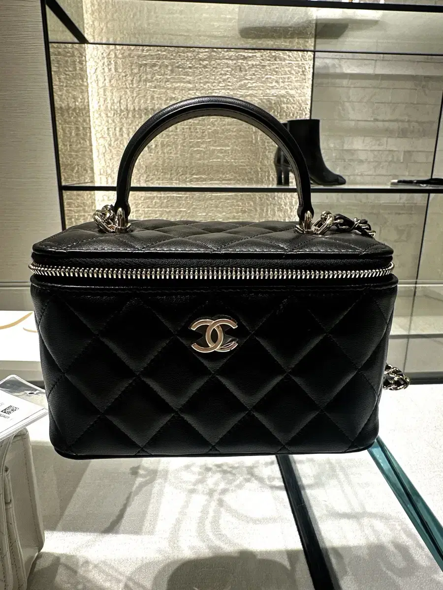 [Unused New Item] Chanel 25A Classic Top Handle Vanity Black Gold Hardware