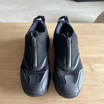 Y-3 SWIFT R3 LOW GTX 스니커즈 블랙